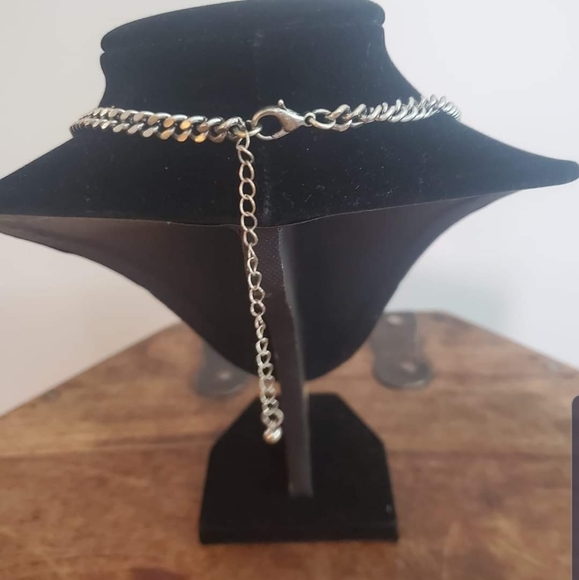 Beautiful Antique look Daisy and Bead necklace - Picture 3 of 3